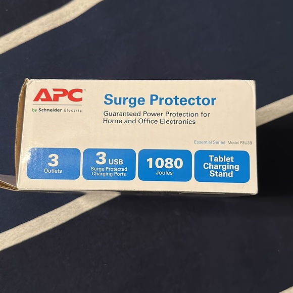 APC Brand New Surge Protector 3 outlets, 3 USB Surge Protected Charging Ports - Picture 3 of 4